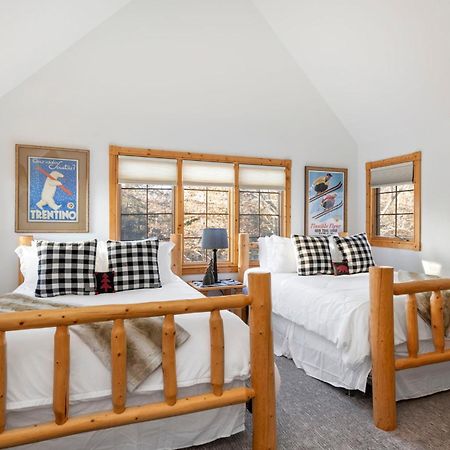 The Lodge, 'North Woods' Style, Boutique Galena Getaway! エクステリア 写真