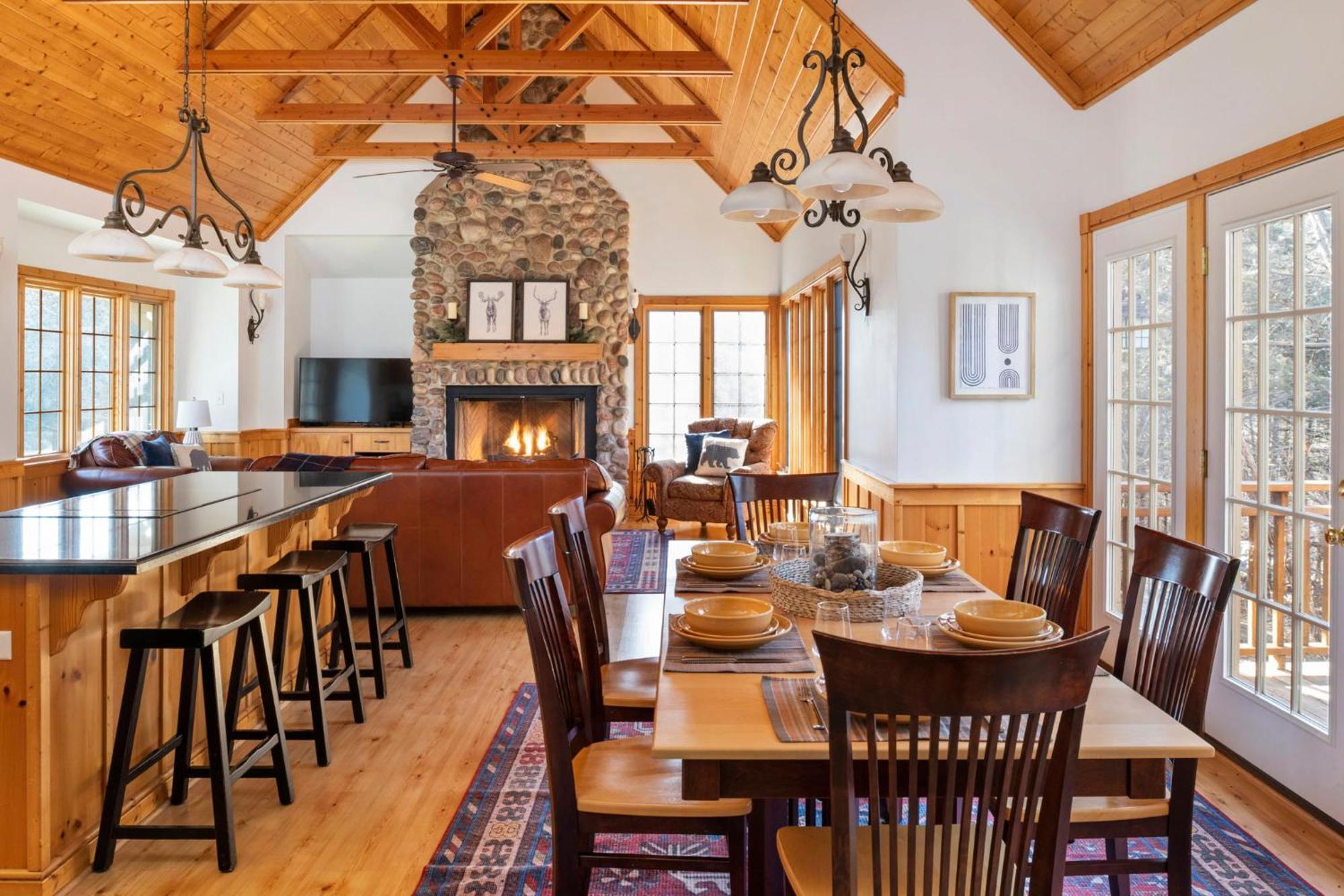 The Lodge, 'North Woods' Style, Boutique Galena Getaway! エクステリア 写真