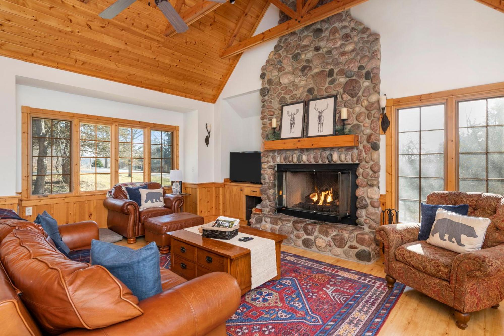 The Lodge, 'North Woods' Style, Boutique Galena Getaway! エクステリア 写真