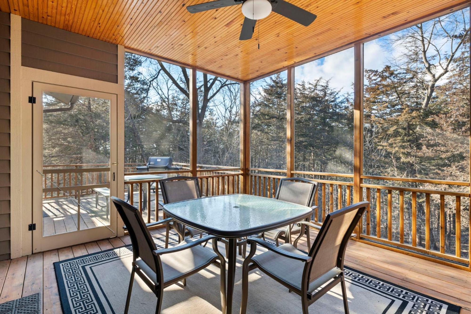 The Lodge, 'North Woods' Style, Boutique Galena Getaway! エクステリア 写真
